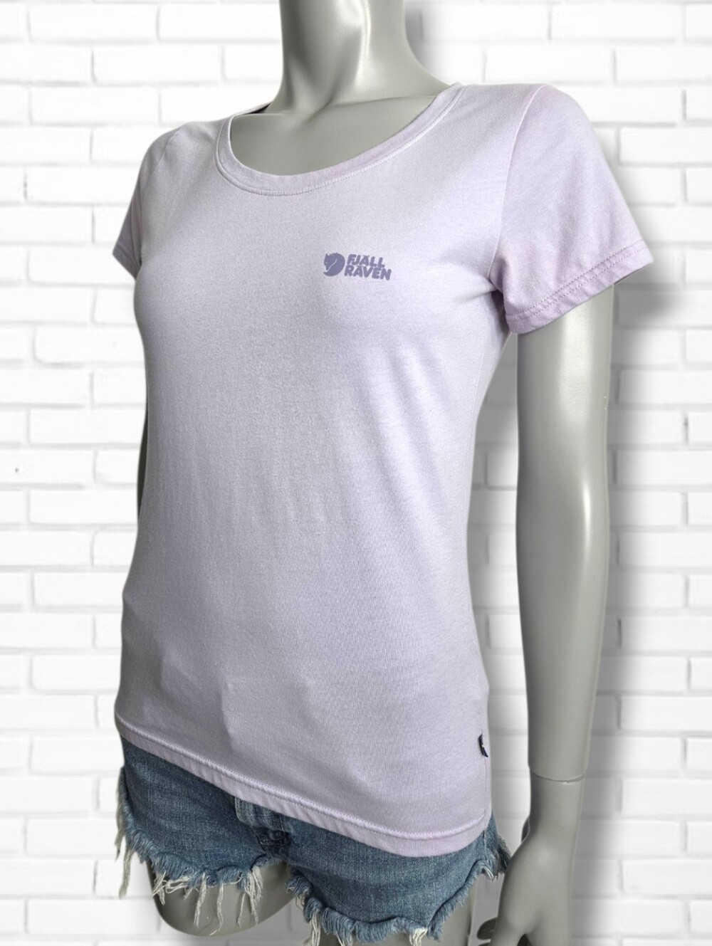Fjallraven Size S Logo Lavender Purple Tee Shirt